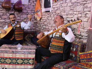 Sivaslı aşıklar dertli, gençler Batı kültürüne özeniyor