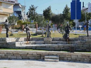 Kuşadası’nda müzisyen parkının yapımı tamamlandı