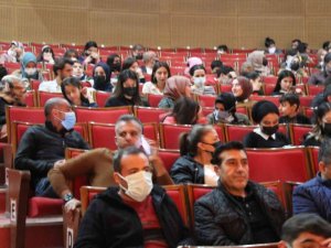 Batmanlı kadınlar ilk defa tiyatro izledi