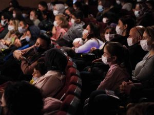 Maltepe’e çocukların ara tatilde tiyatro keyfi ikinci gününde