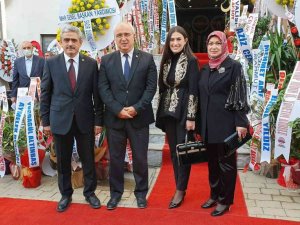 Avukatlık bürosu açılışında, siyaset ve iş dünyasından bir çok kesim bir araya geldi