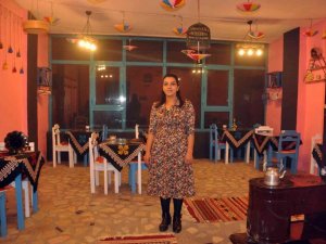 Kafeyi atık malzemelerle süsledi