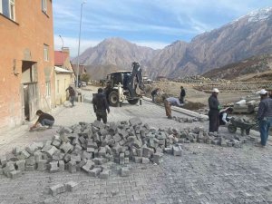 Hakkari Belediyesi, Küçük Sanayi Sitesi’nde alt yapı çalışmalarını sürdürüyor