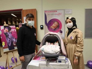 490 gram dünyaya gelen bebek 4 ay sonra ailesine kavuştu