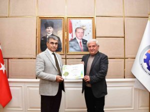 Hatıra ormanına katkı veren muhtarlara sertifika verildi