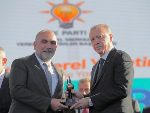 Cumhurbaşkanı’nın elinden ödül alan Başkan Sandıkçı: "Bu ödül Canik’in gururu"