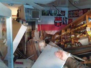 Yozgat’ta ahşap binanın zemin katı çöktü