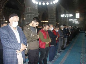 Sezai Karakoç için memleketi Diyarbakır’da gıyabi cenaze namazı kılındı