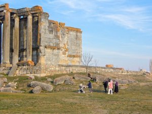 Aizanoi Antik Kenti’ni 2,5 ayda 9 bin 248 kişi ziyaret etti