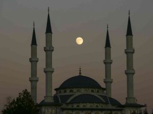 Cumhurbaşkanlığı Külliyesi’nde dolunay manzarası