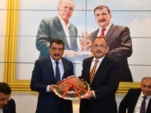 Özhaseki’den Başkan Gürkan’a hizmet övgüsü