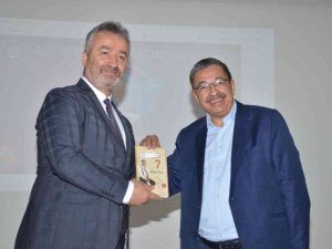 Hayati İnanç sevgisi salona sığmadı