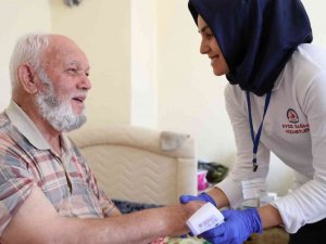 Denizlililer 4 yıldır sağlık hizmetlerinden evlerinde yararlanıyor