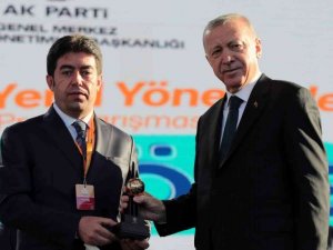 ’Rekortmen’ Başkan, Cumhurbaşkanı Erdoğan’dan ödül aldı