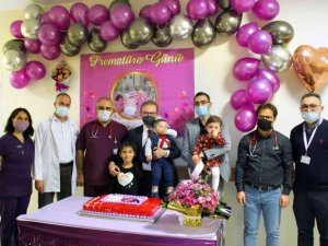 Anne karnında geçirmeleri gereken dönemi orada geçiriyorlar