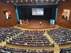 40 ayrı şirket temsilcisi, Uşak Üniversitesi’nde bir araya geldi