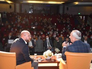 Nurullah Genç ve Altunağa Manisalılar ile buluştu