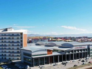 AİÇÜ Eğitim ve Araştırma Hastanesi’nde akciğer rezeksiyonu ameliyatı başarı ile gerçekleştirildi