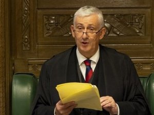 İngiltere Başbakanı Johnson’a, Avam Kamarası Başkanı Hoyle’den "otur" emri