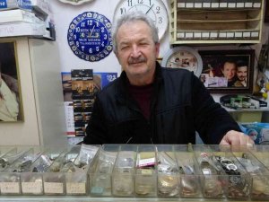 34 yıldır saatçi mesleğini yaşatıyor