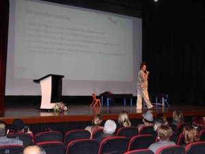 Kartal’da ‘Koruyucu Aile’ konusuna ışık tutan konferansa yoğun ilgi