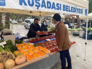 Kuşadası Belediye Başkan vekili Tibet Özer Yöresel Ve İyi Tarım Ürünleri Sokağı’nda incelemelerde bulundu