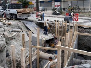 Kuşadası Belediyesi, alt ve üst yapı çalışmalarını sürdürüyor