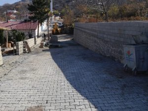 Erzincan’da yol yapım, kaldırım yenileme ve parke çalışmaları devam ediyor