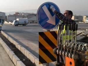 Elazığ Belediyesi yön levhalarını yeniliyor