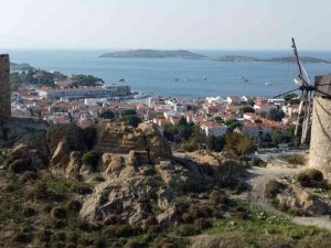 Foça’nın 350 yıllık yel değirmenleri tarihe ışık tutuyor