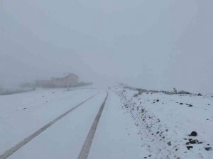 Tokat’ın Başçiftlik ilçesi beyaza büründü