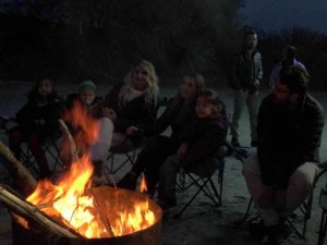 Kapadokya’nın soğuğunda halay çekerek ısındılar