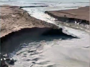 Maden işletmesineait atık su havuzunun patlaması köylüyü endişelendirdi