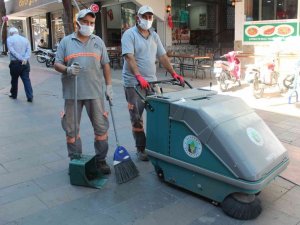 Temizlik çalışanlarından vatandaşlara ’Çevreyi temiz tutma’ çağrısı