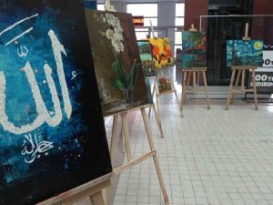 Öğretmen ve öğrencilerin açtığı resim sergisi ilgi odağı oldu