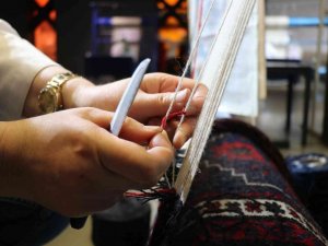 3 bin yıllık tarihe dayanan bu halıların bir tanesi 2 ayda dokunuyor