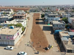 Viranşehir’de kilitli parke ve refüj çalışması