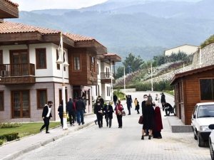 Yunus Emre Kültür Parkı ziyaretçi akınına uğruyor