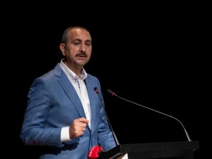 Bakan Abdulhamit Gül’den gençlere: “Aklınızı kiraya vermeyin”