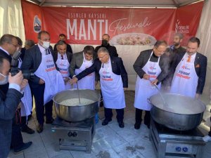 Esenler Belediyesi 20 bin kişiye mantı dağıttı