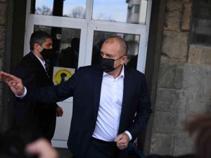 Sandık çıkış anketlerine göre, Bulgaristan’daki cumhurbaşkanlığı seçimini Radev kazandı