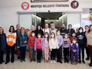 Menteşe Belediye Tiyatrosu perdeyi Yatağanlı çocuklar için açtı