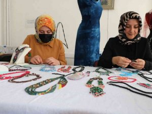 Türk motifleri takı ve elbiselerde hayat buluyor