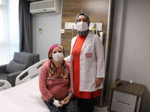 Tıpta nadir durum: Karnından 20 santim büyüklüğünde miyom çıktı