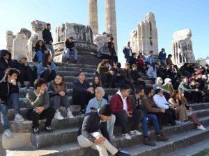 ADÜ’lü gençler Apollon Tapınağı’nı ziyaret etti