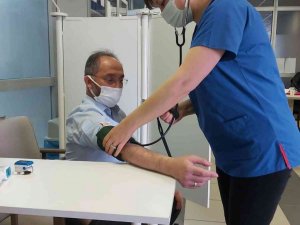 Bolu’da 100’üncü Turkovac gönüllüsü aşısını oldu