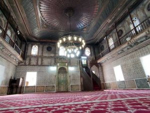 2 asırlık cami duvar süslemeleri ile dikkat çekiyor