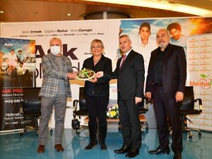 Çınar, ‘aşk yolunda’ filminin oyuncuları ile söyleşi etkinliği düzeledi