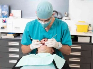 Sağlık Bakanı Koca diş hekimlerinin gününü kutladı