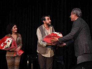 Mersin Büyükşehir Belediyesi Şehir Tiyatrosu, oyunlarını ilçelerde de sahneliyor